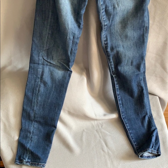 The 2 by 2 Lot: 2 American Eagle Jeans size 2 Long - Picture 5 of 10